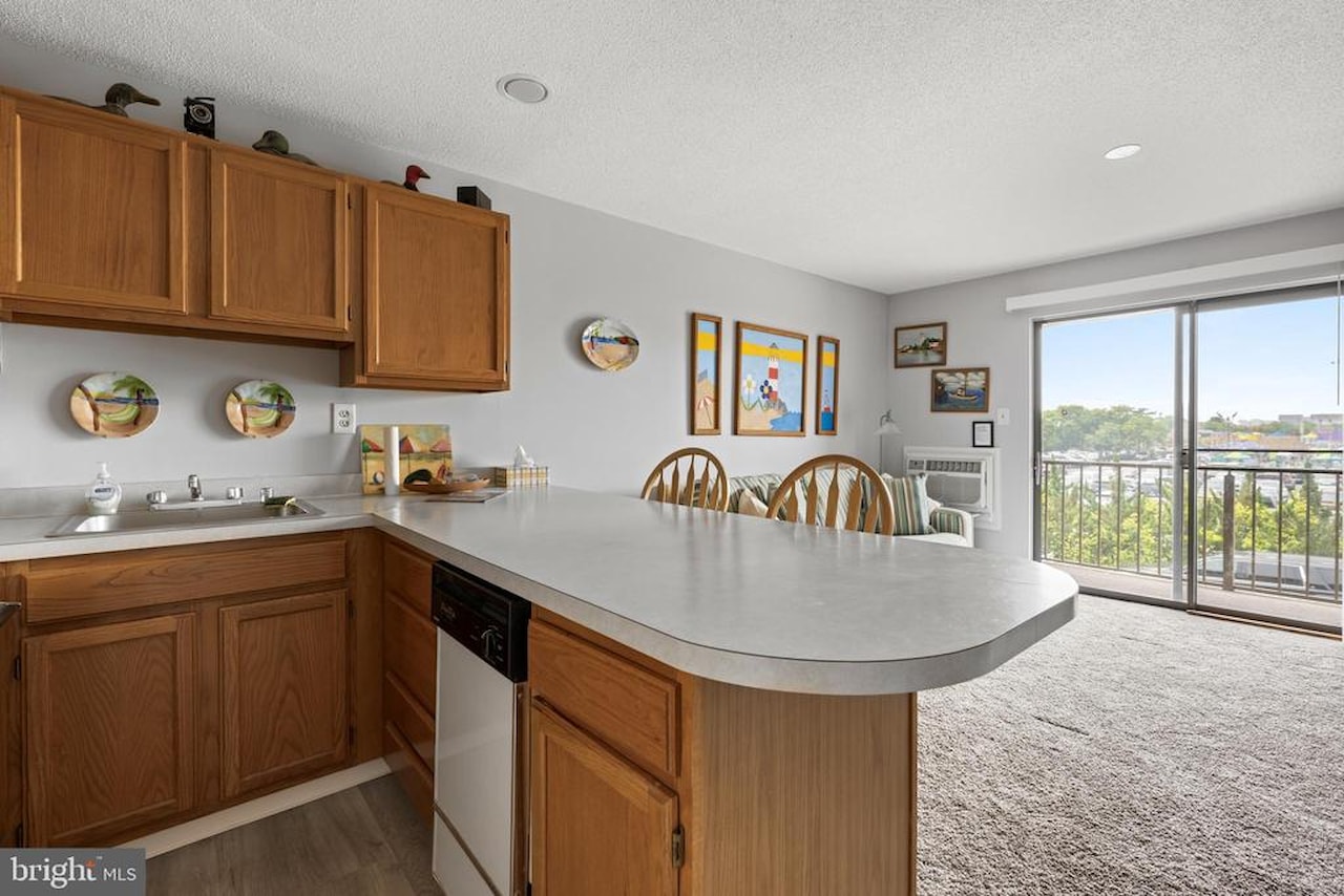 Jamaica Daybreak I Real Estate for Sale - 202 32nd St #204 in Ocean City Photo 4