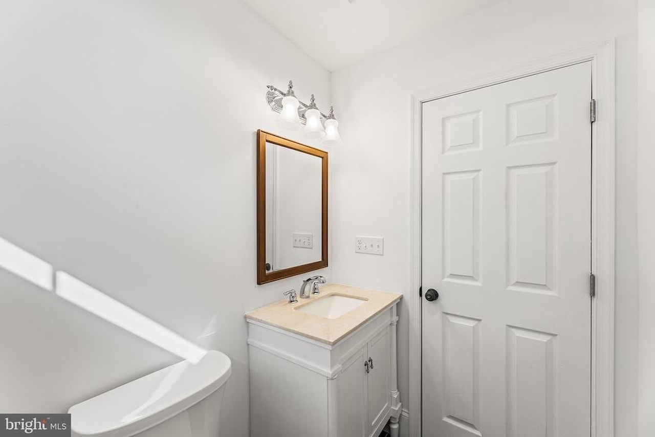  Real Estate for Sale - 10313 Thirty Knots Ln in Berlin Photo 17