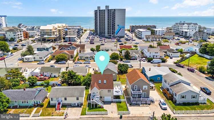  Real Estate for Sale - 8802 W Biscayne Dr in Ocean City Photo 1