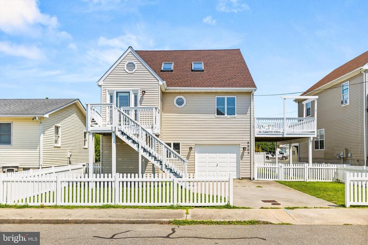  Real Estate for Sale - 8802 W Biscayne Dr in Ocean City Photo 2