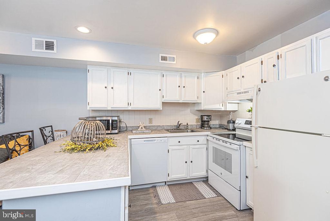 Jamaica II Real Estate for Sale - 12300 Jamaica Ave #105 in Ocean City Photo 3