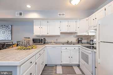 Jamaica II Real Estate for Sale - 12300 Jamaica Ave #105 in Ocean City Photo 4