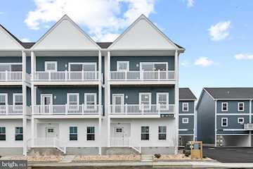  Real Estate for Sale - 104 75th St #1 in Ocean City Photo 4